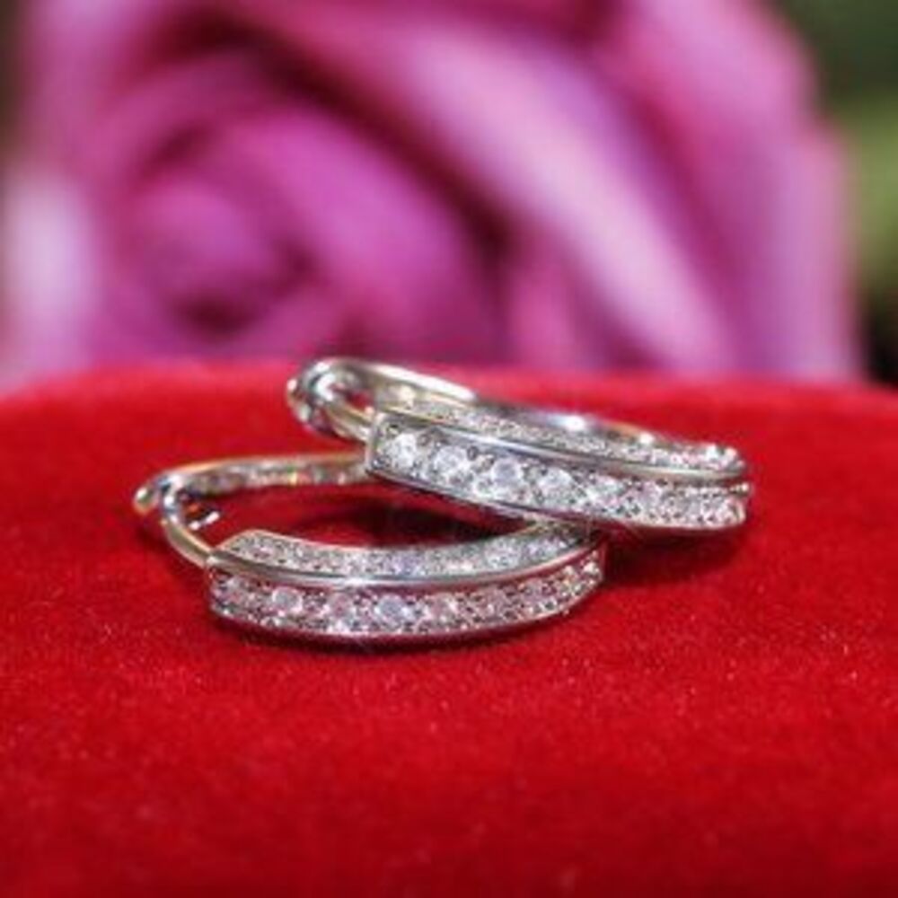 *NEW 18K White Gold Diamond Oval Hoop Earrings